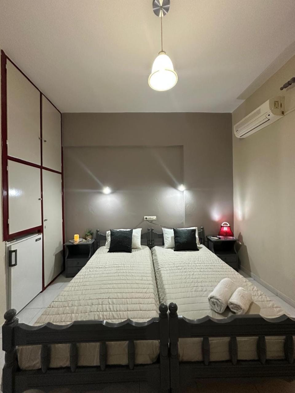 Bed, Bedroom, air conditioner