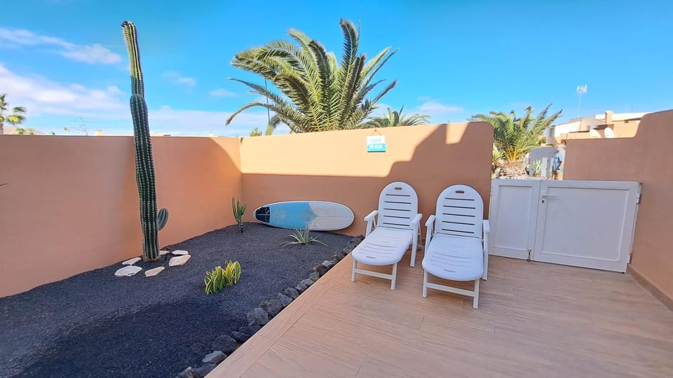 Patio, Balcony/Terrace, Balcony/Terrace, sunbed