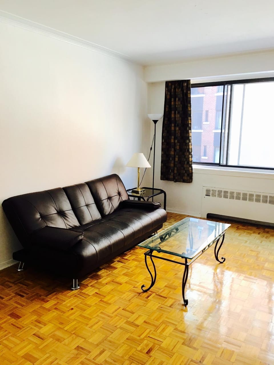 Stylish Montreal Apartment: Comfortable Stay in the Golden Square Mile Apartment in Montreal