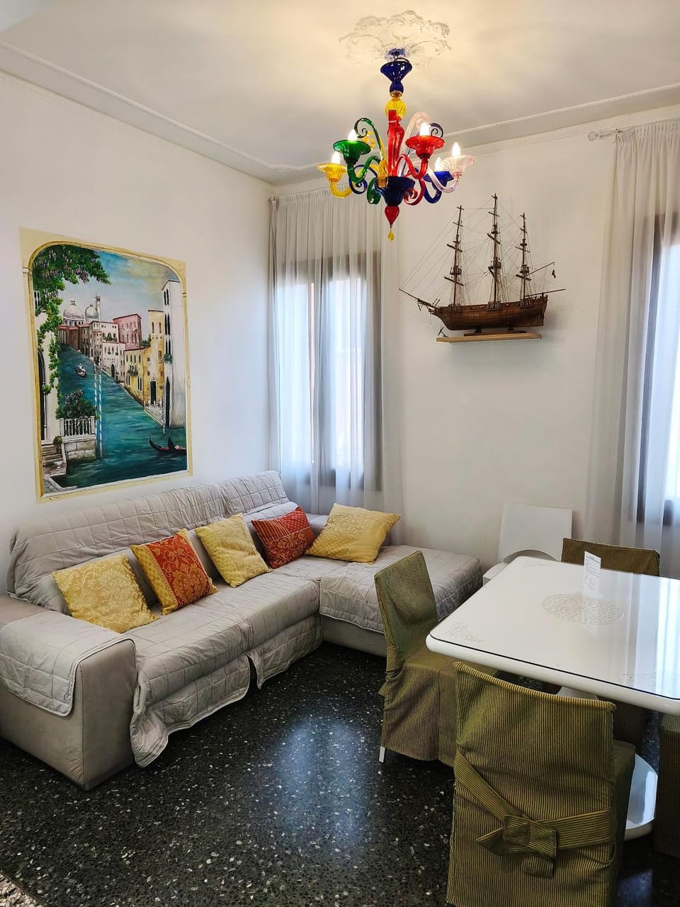 Living room, Seating area, Dining area