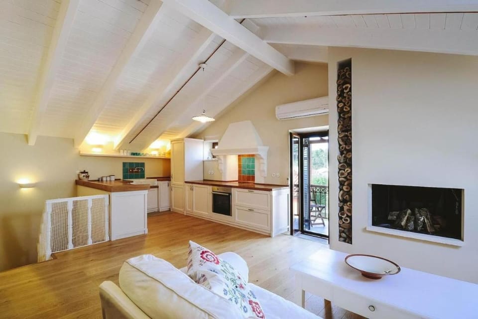 Kitchen or kitchenette, Living room