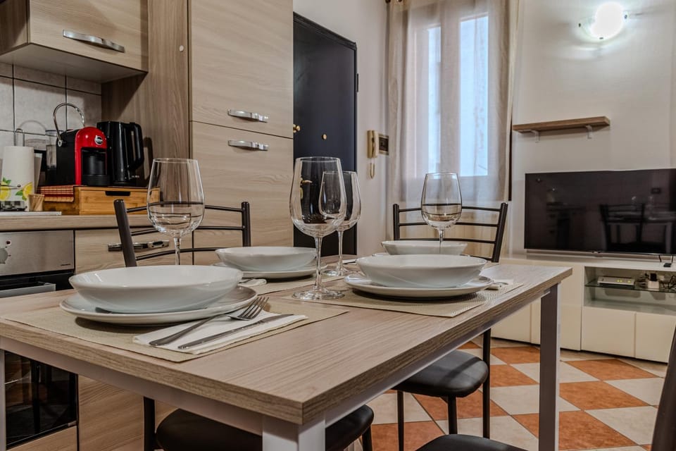 Kitchen or kitchenette, Living room, Food and drinks, Food, pet friendly, stove