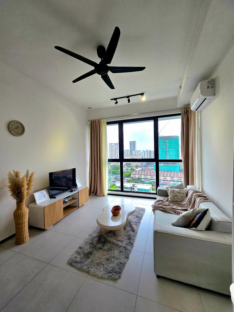 TV and multimedia, Living room, Photo of the whole room, Seating area