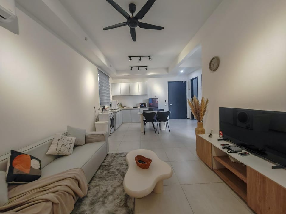 TV and multimedia, Living room, Dining area, fireplace, air conditioner