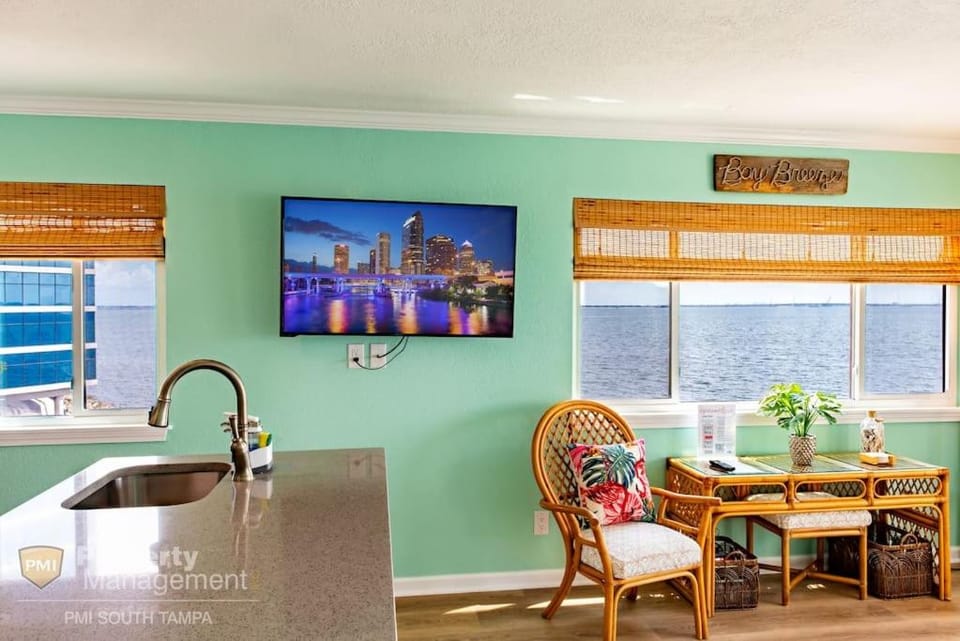 Tampa Bay Breeze House in Tampa