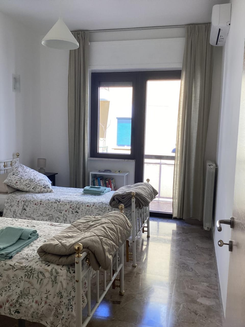 Bedroom, air conditioner