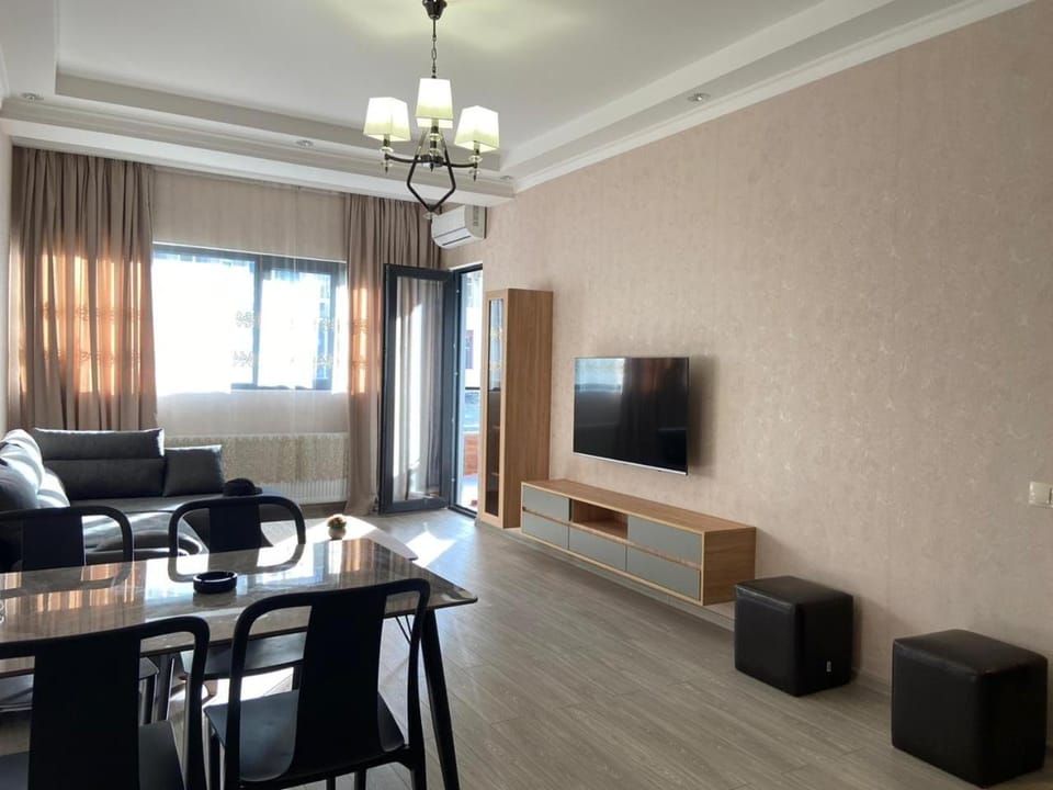 Communal lounge/ TV room, TV and multimedia, Living room, Seating area, Evening entertainment