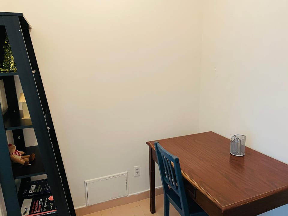 Stylish Montreal Apartment: Comfortable Stay in the Golden Square Mile Apartment in Montreal