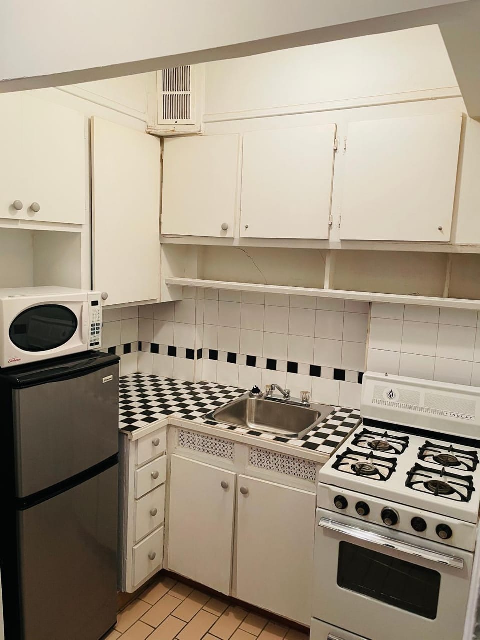 Kitchen or kitchenette, minibar, pet friendly, stove