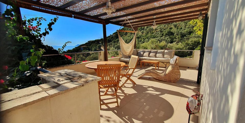 View (from property/room), Balcony/Terrace, Dining area