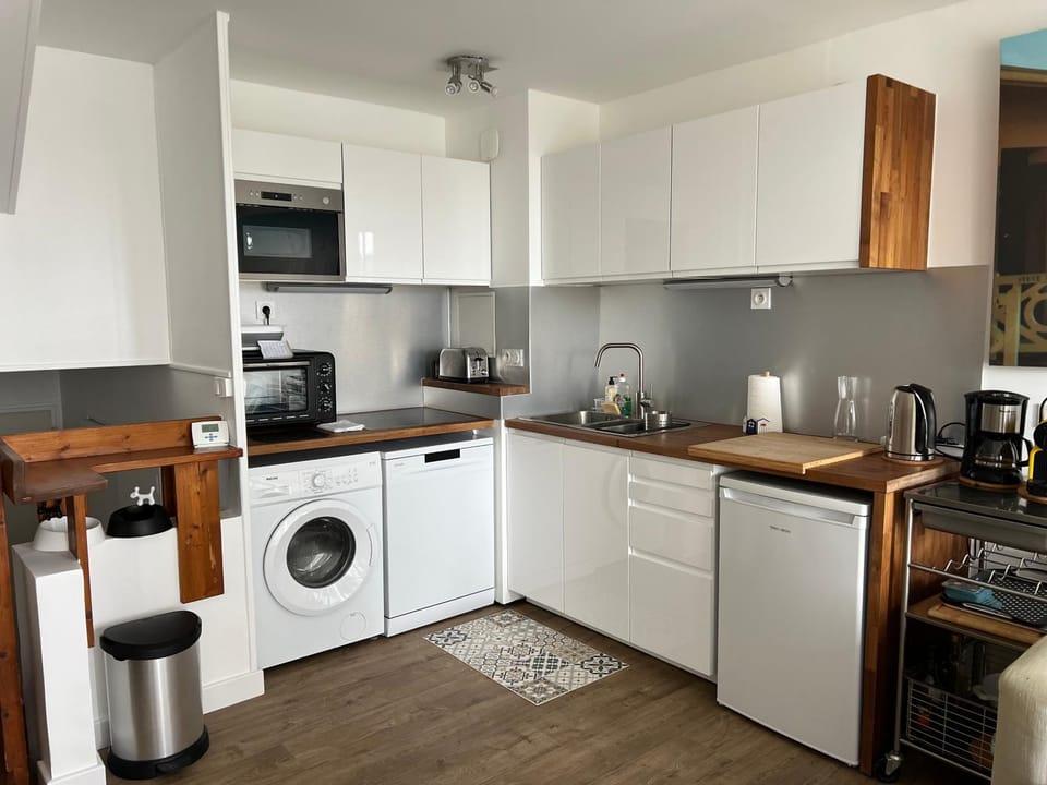 Kitchen or kitchenette