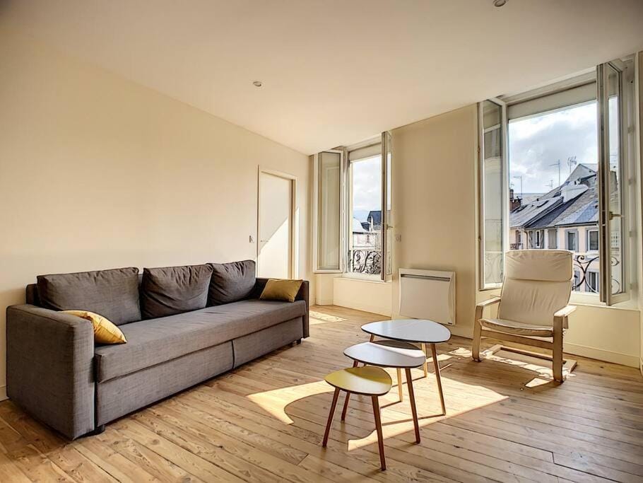 Living room, Seating area