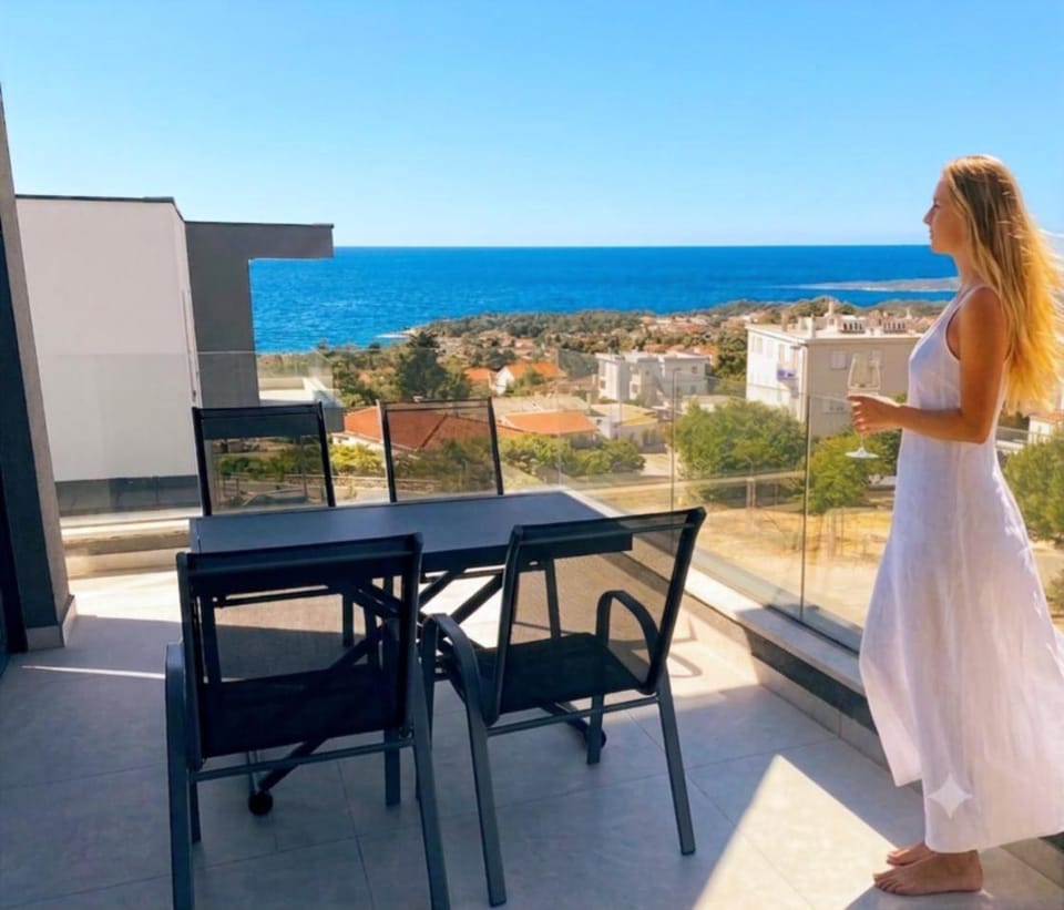 View (from property/room), Dining area, Sea view