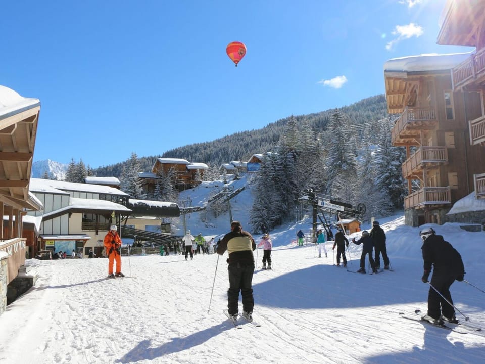 Appartement rénové au centre de La Tania avec parking - FR-1-568-47 Apartment in Les Allues
