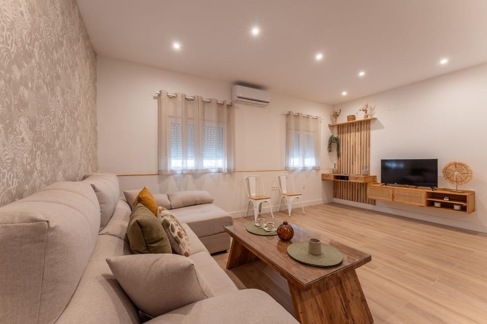 TV and multimedia, Living room, Seating area, air conditioner