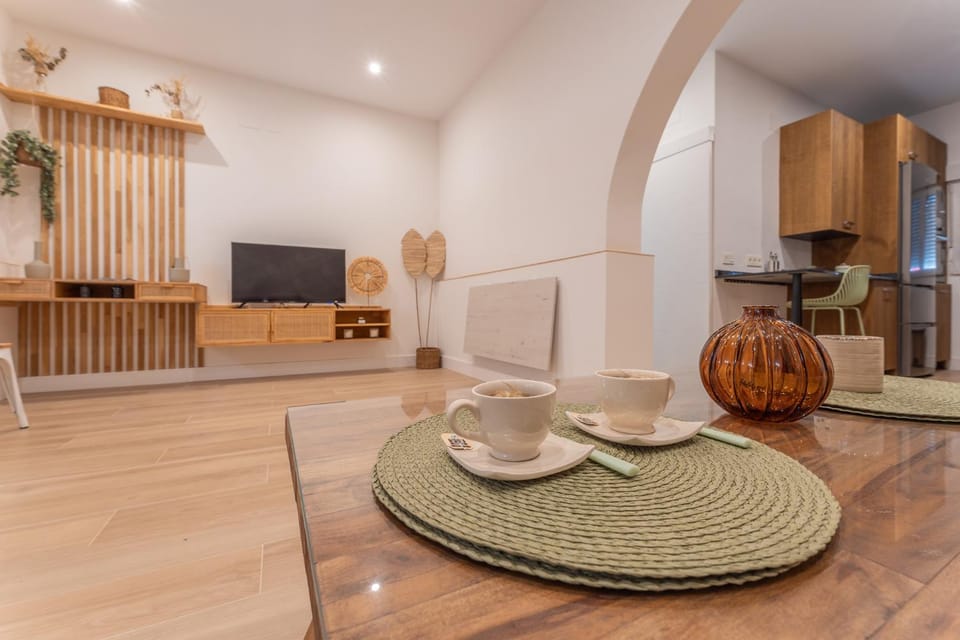 TV and multimedia, Coffee/tea facilities, Kitchen or kitchenette, Living room, Seating area, Dining area