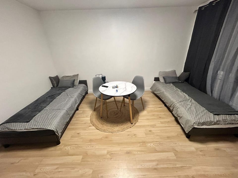 Bed, Living room, Photo of the whole room, Seating area, Bedroom