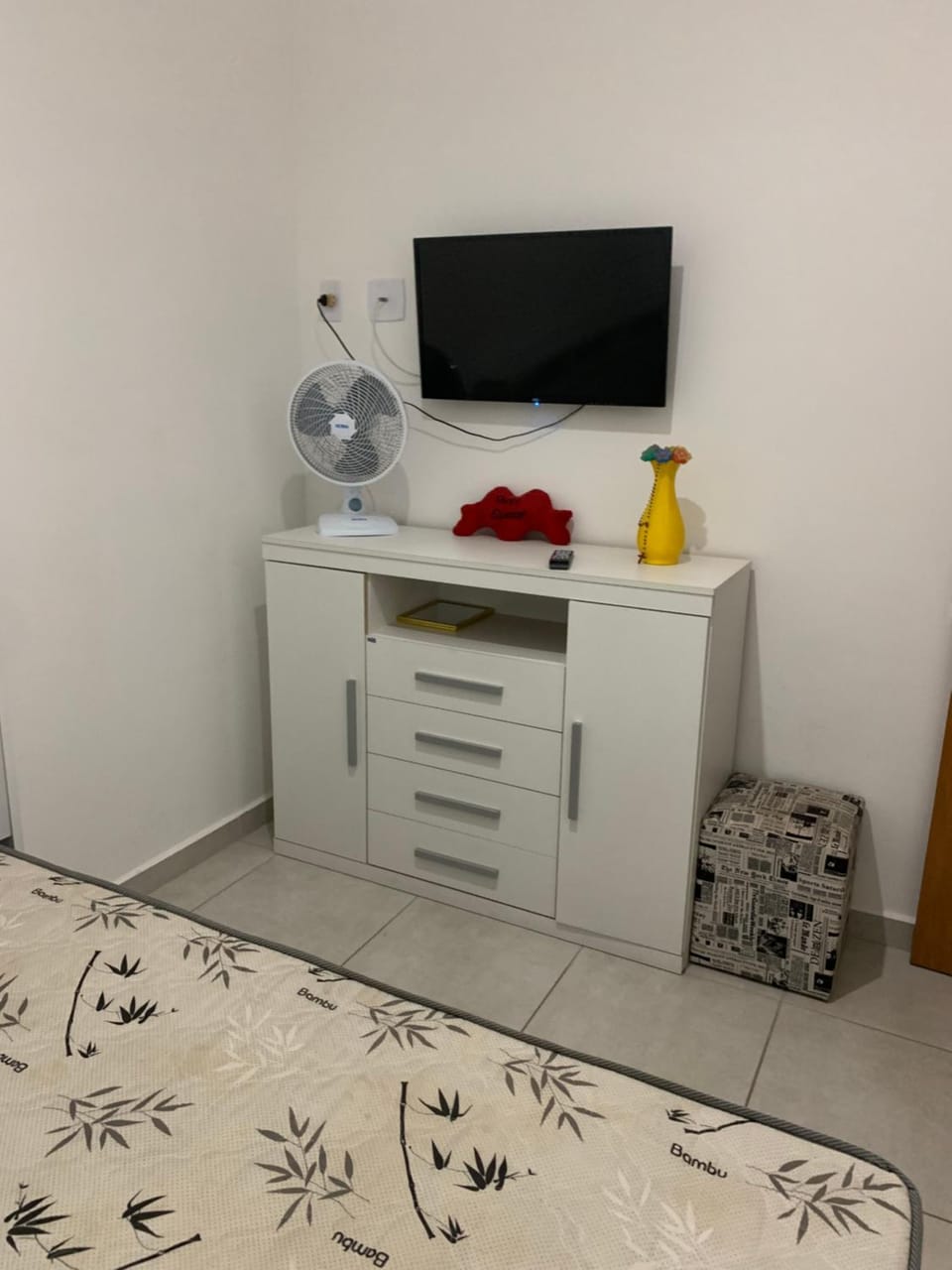 Apto em Ubatuba divisa com a Praia de Itagua e facil acesso as praias fica ao lado do Atacado Tenda na rodovia Rio Santos Apartment in Ubatuba