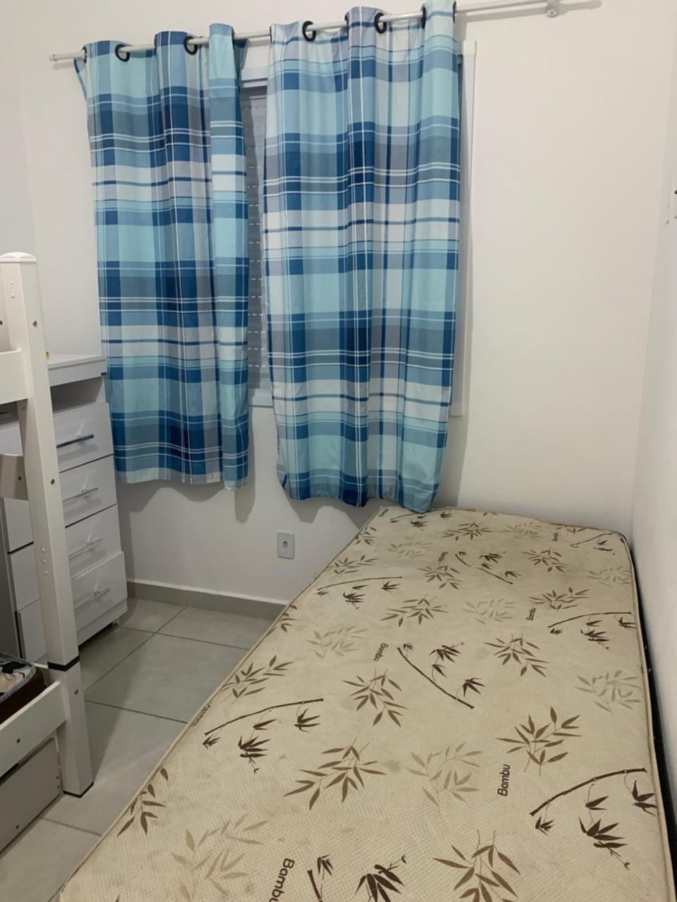Apto em Ubatuba divisa com a Praia de Itagua e facil acesso as praias fica ao lado do Atacado Tenda na rodovia Rio Santos Apartment in Ubatuba
