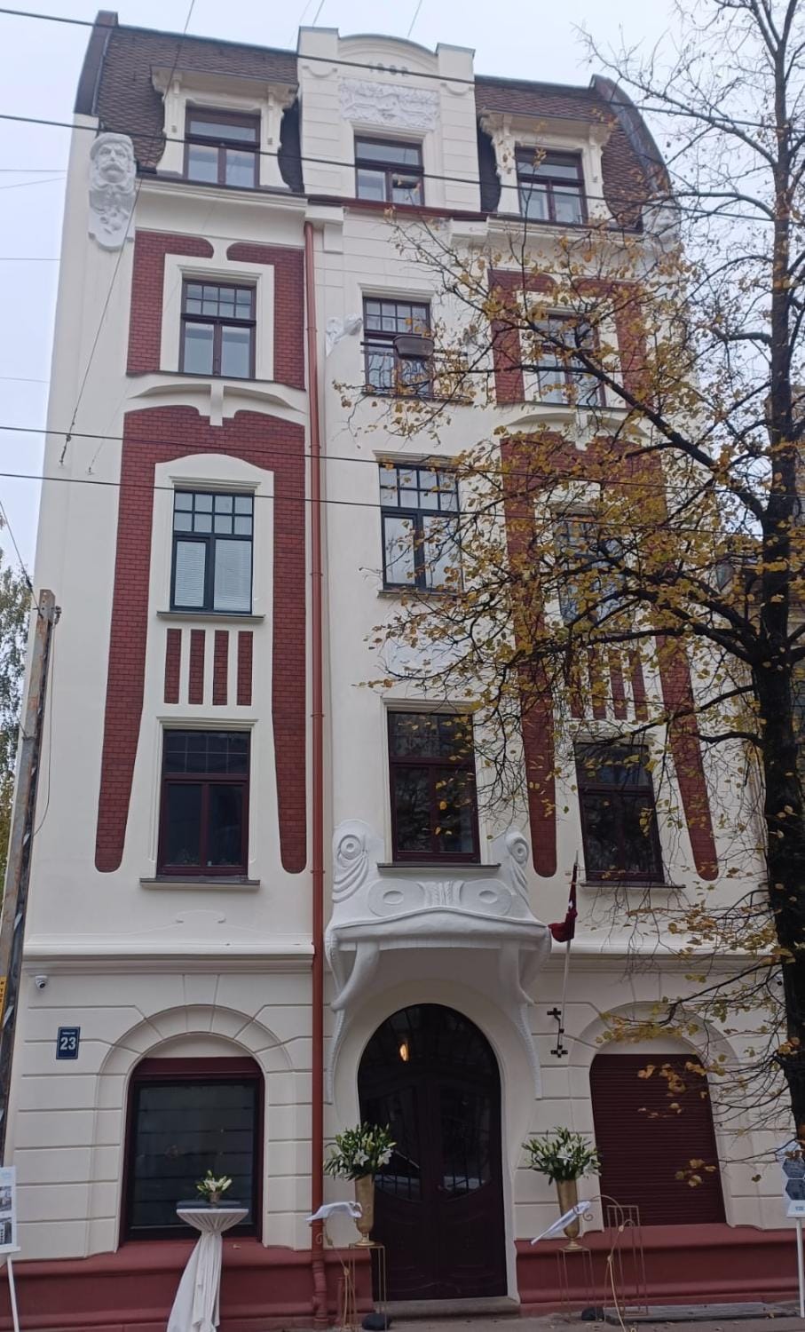 Property building, Facade/entrance, Day