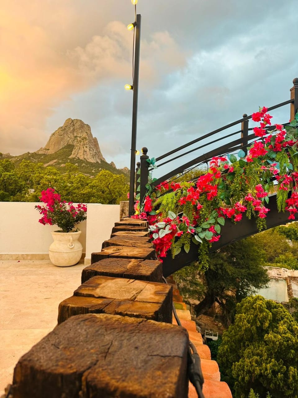 Property building, Restaurant/places to eat, Day, Natural landscape, Garden, View (from property/room), Balcony/Terrace, Garden view, Mountain view