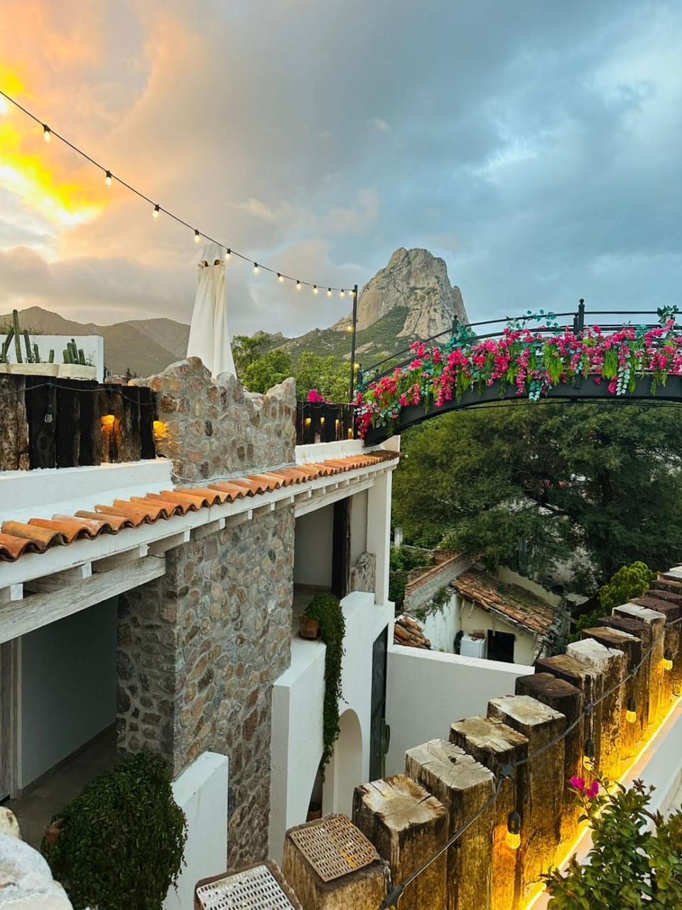 Property building, Nearby landmark, Off site, Day, Natural landscape, View (from property/room), Balcony/Terrace, Mountain view