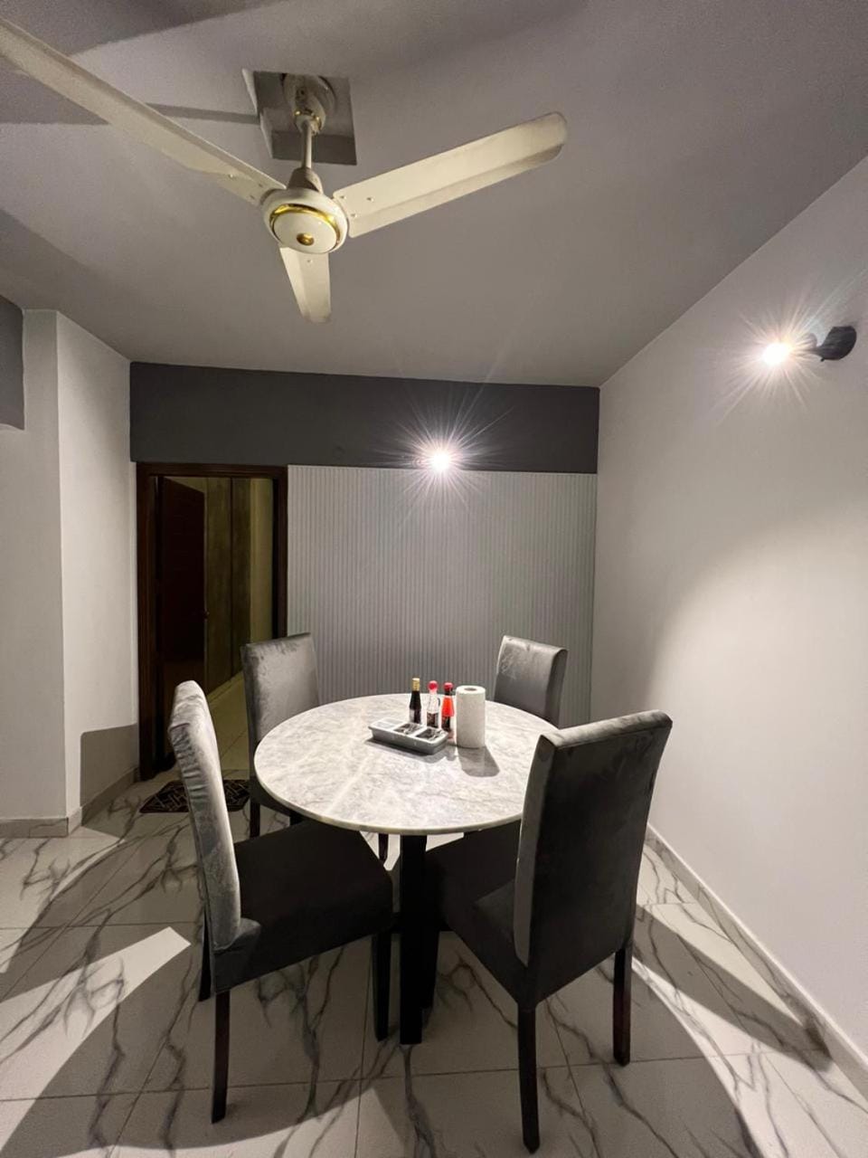 Seating area, Dining area