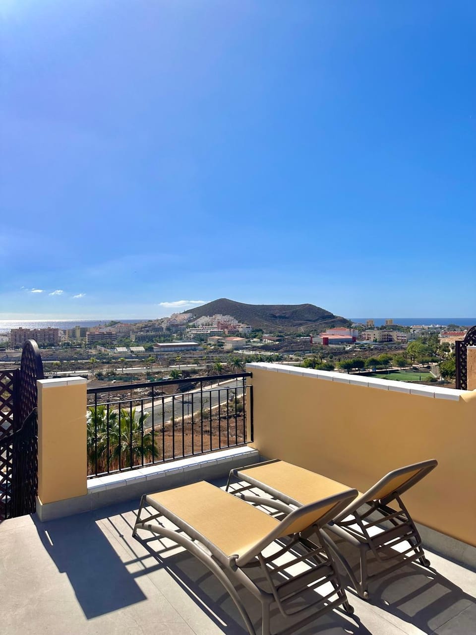 Patio, Day, Natural landscape, View (from property/room), Balcony/Terrace, Mountain view