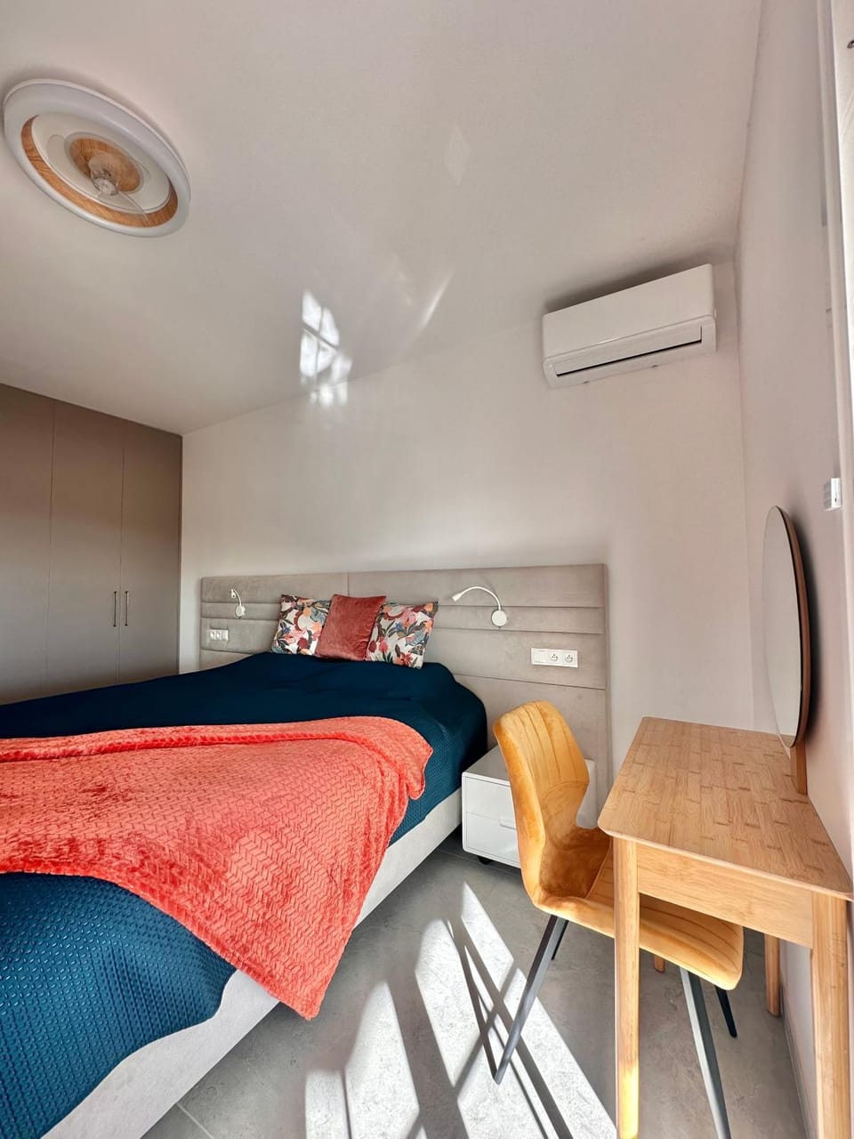 Bed, Photo of the whole room, Seating area, Bedroom, hair dresser, air conditioner