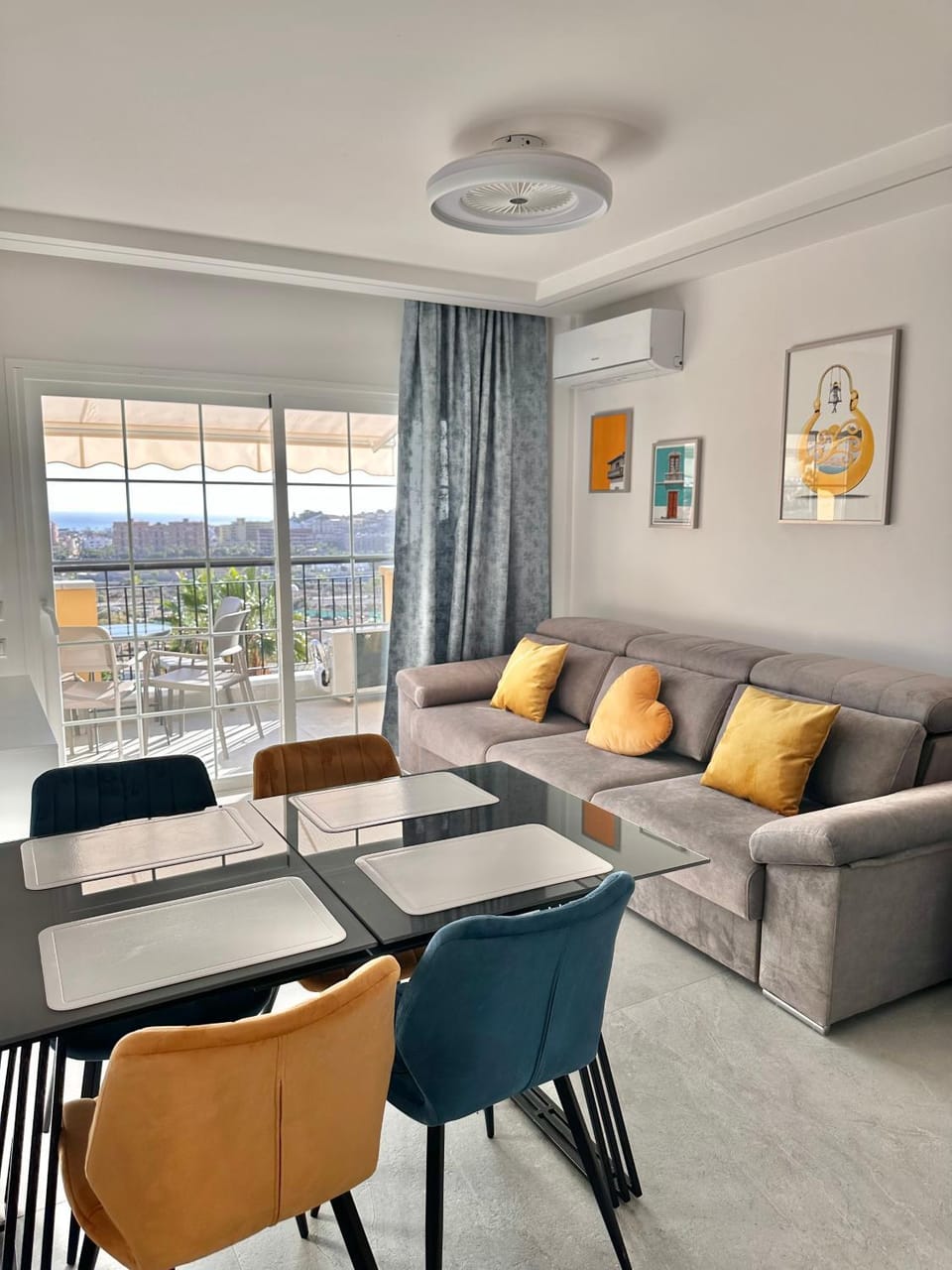 Communal lounge/ TV room, TV and multimedia, Living room, Seating area, Dining area
