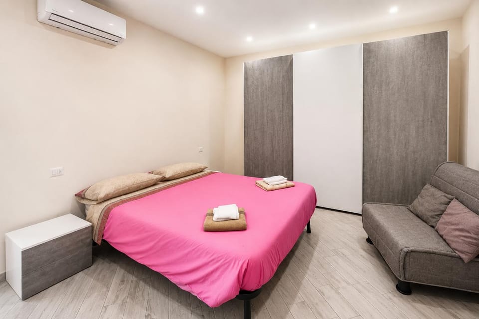 Bed, Photo of the whole room, Bedroom, towels, air conditioner