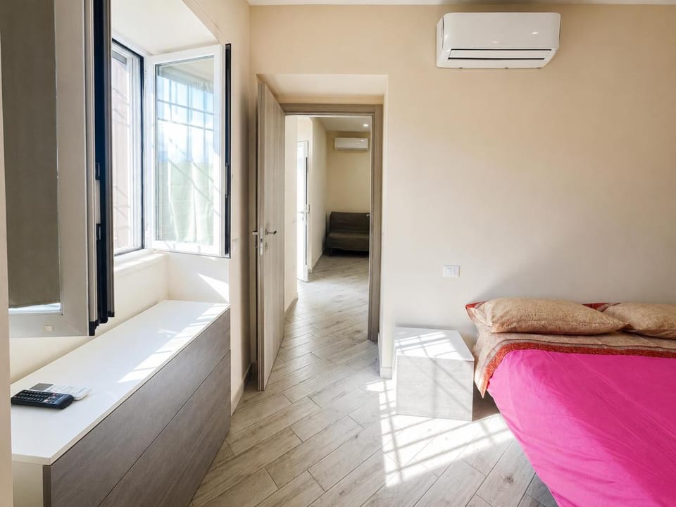 Bedroom, air conditioner
