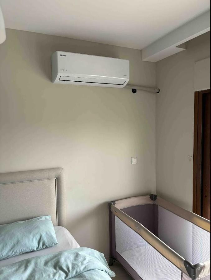 Bedroom, air conditioner
