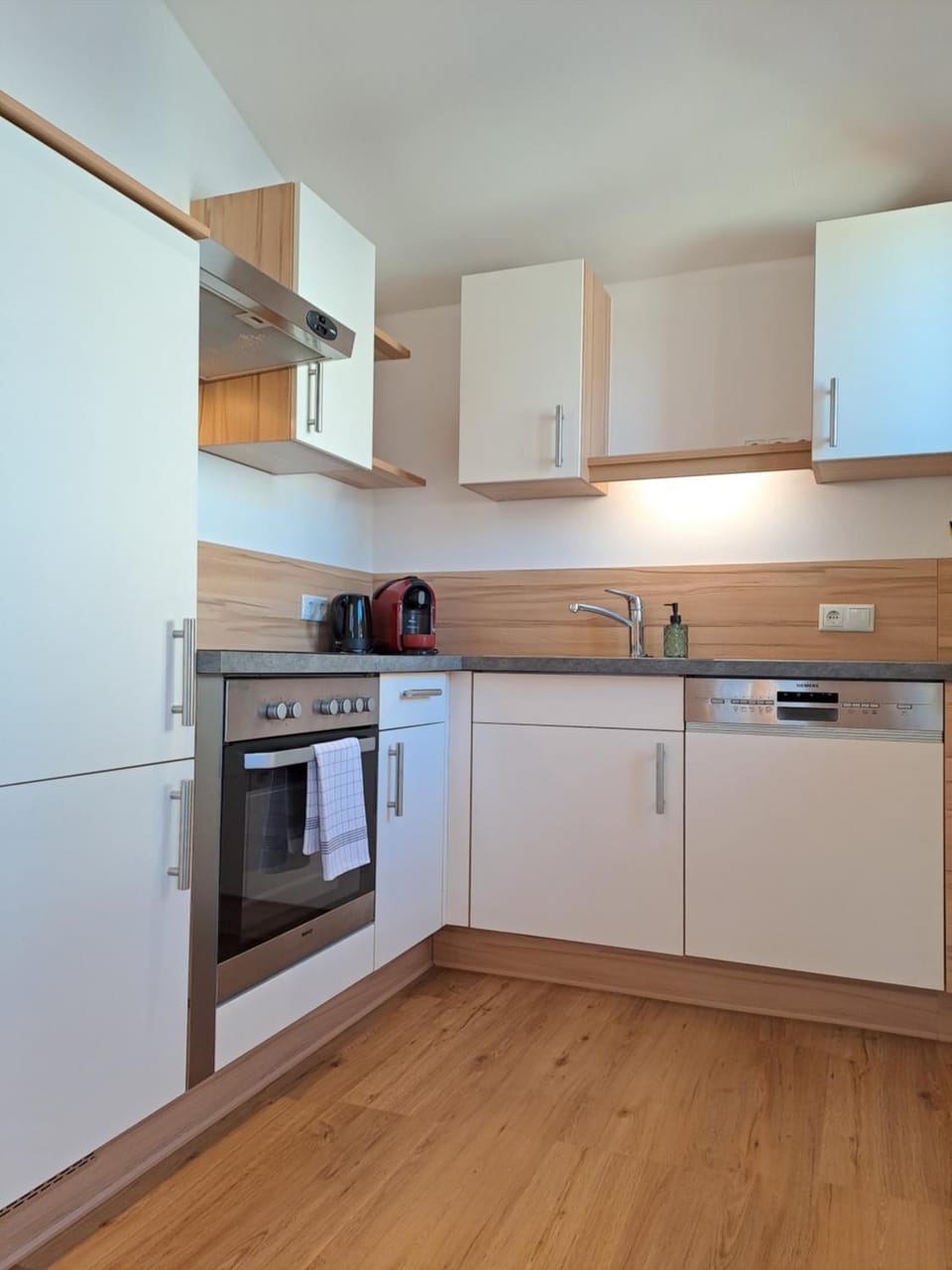 dishwasher, minibar, pet friendly, stove, toaster, kitchen