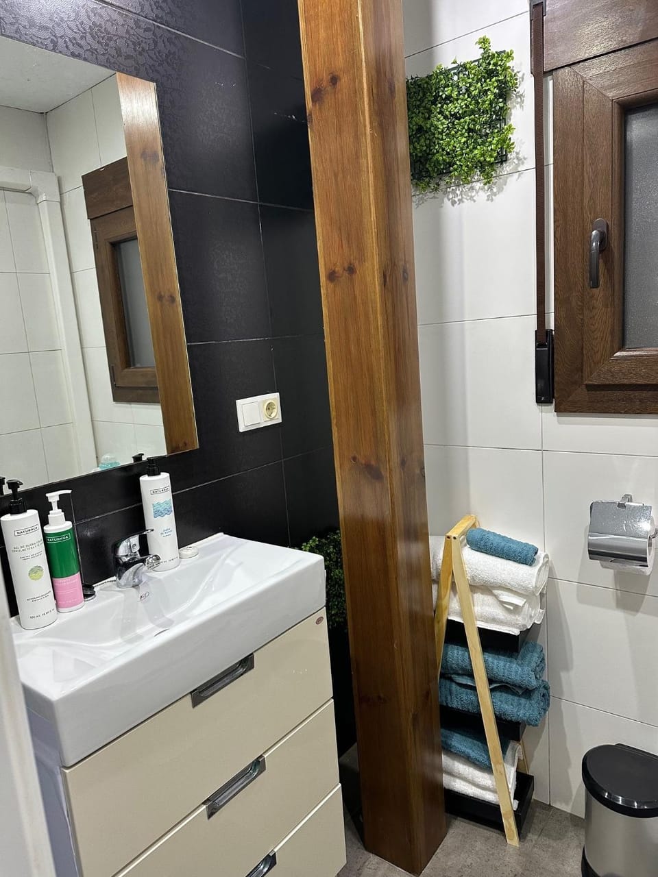 Bathroom, towels