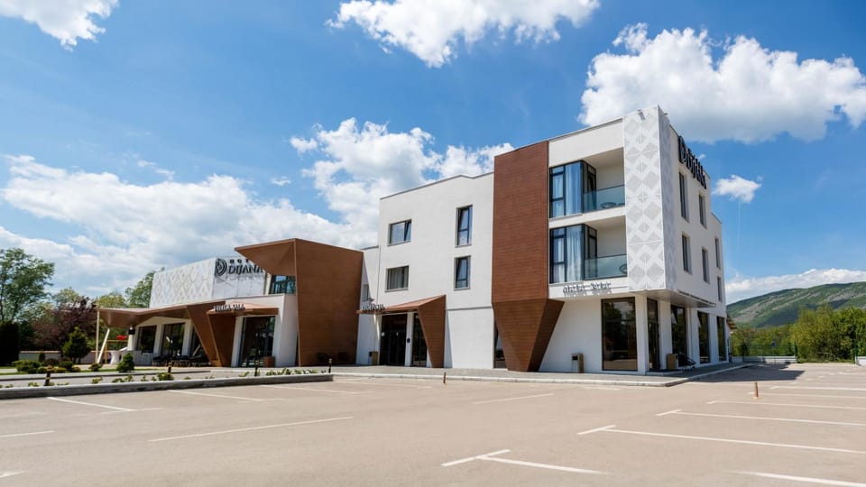 Property building, Day, Location, Parking