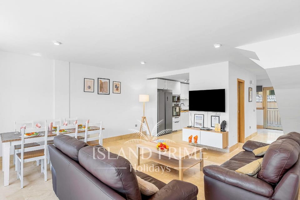 TV and multimedia, Living room, Decorative detail, Seating area, Dining area, internet