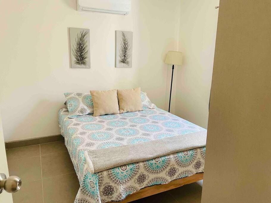Gabby’s Accesible House in Private area House in Southern California