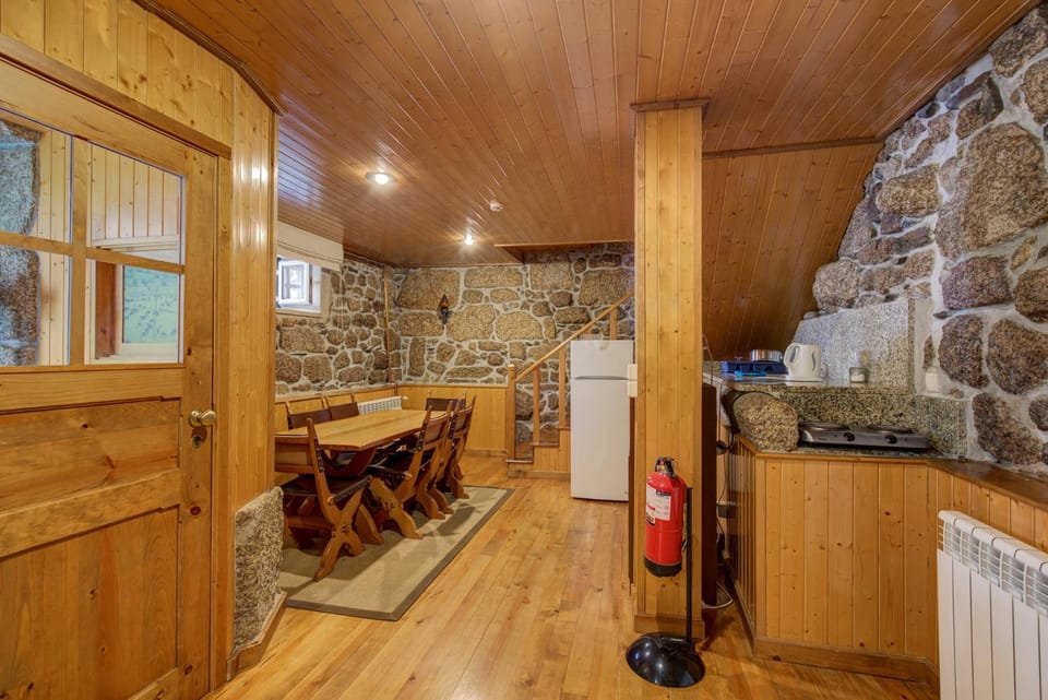 Kitchen or kitchenette, Dining area, stove