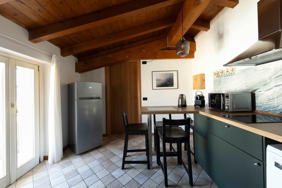 Kitchen or kitchenette, Dining area, oven, stove, toaster