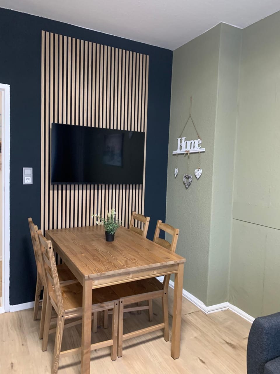 TV and multimedia, Living room, Seating area, Dining area