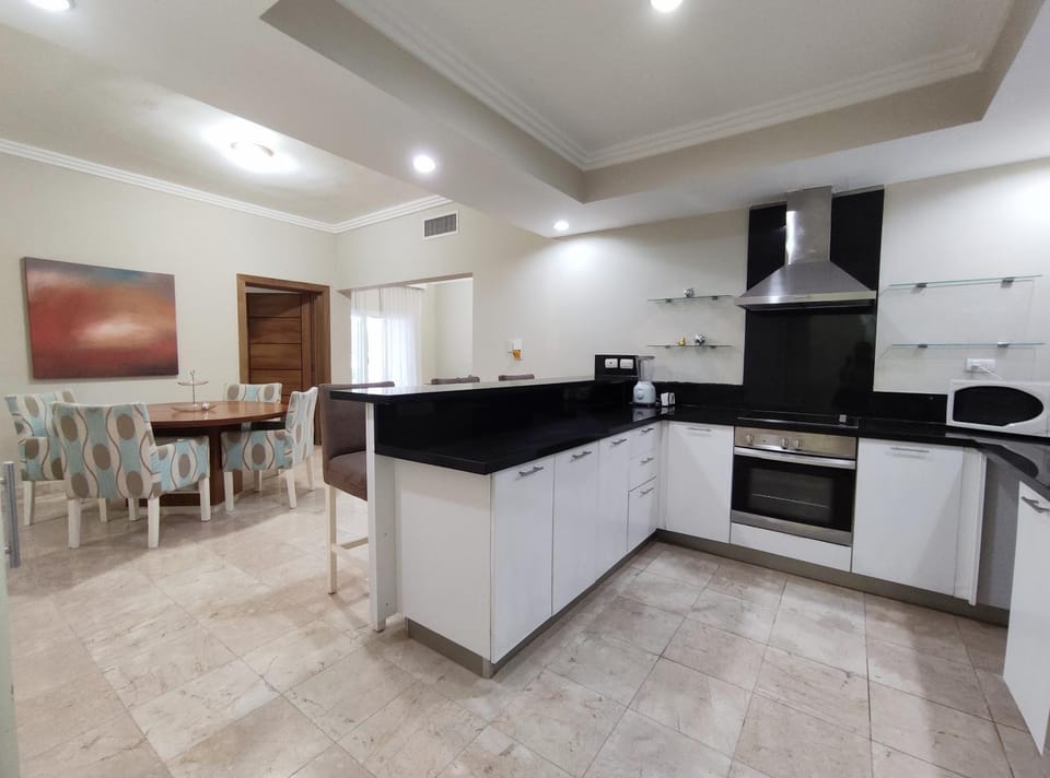 Kitchen or kitchenette, Dining area, oven, stove