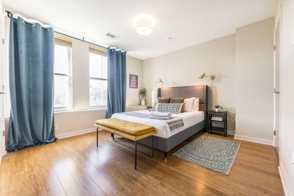 Chic Cherry St Stay, Walk to Downtown Eats Apartment in Macon