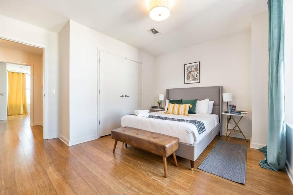 Eclectic & Stylish Vibes, Steps to Shops & Cafes Apartment in Macon