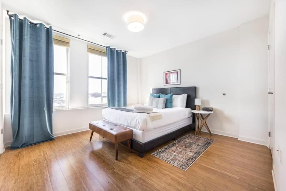 Modern Historic Loft, Walkable with Downtown Views Apartment in Macon
