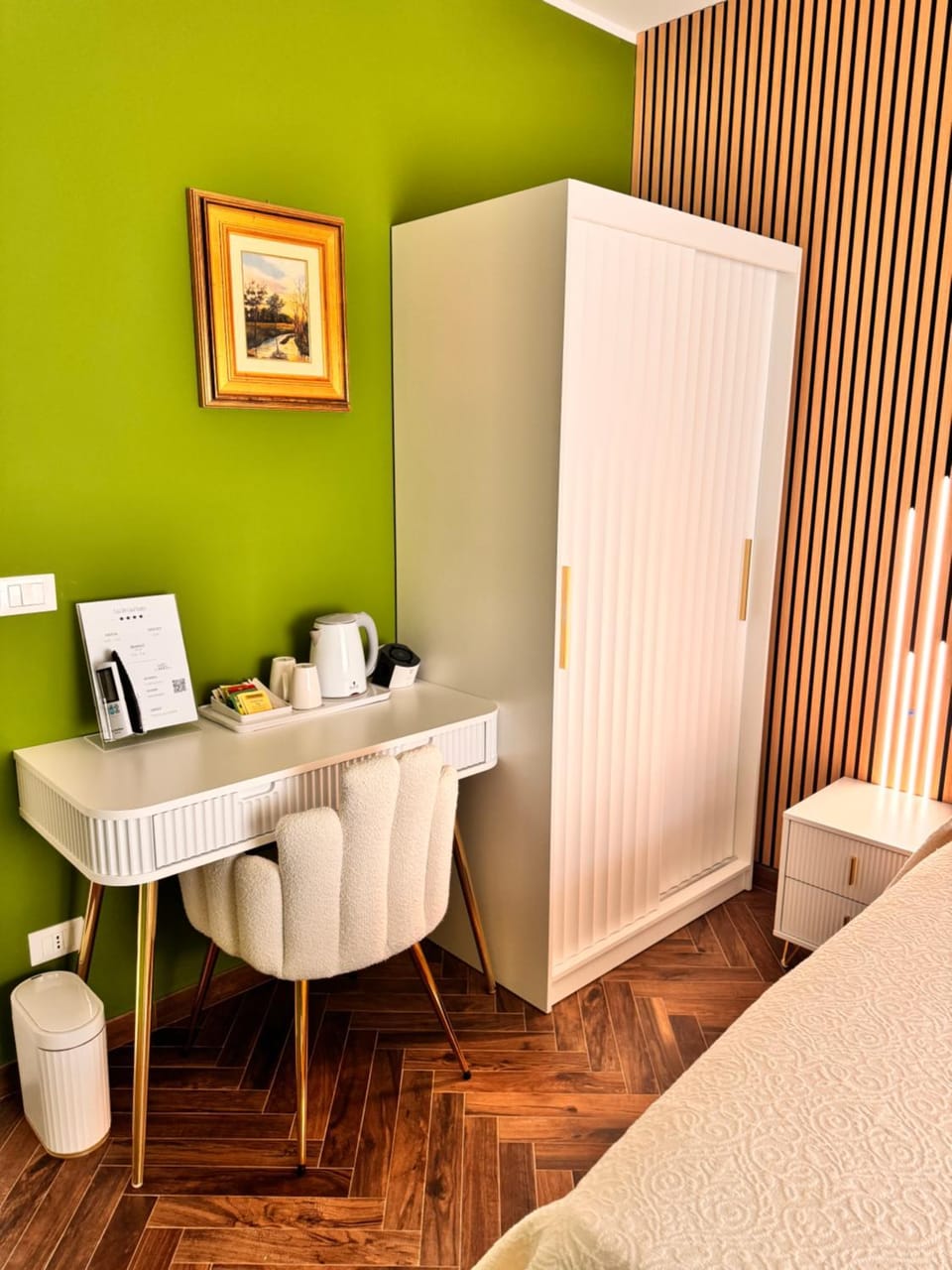 Bedroom, wardrobe