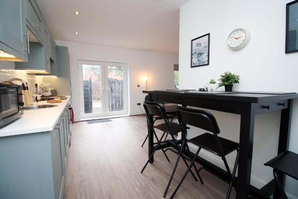 Spacious 2 Bedroom Apartment with Free parking Apartment in Cardiff