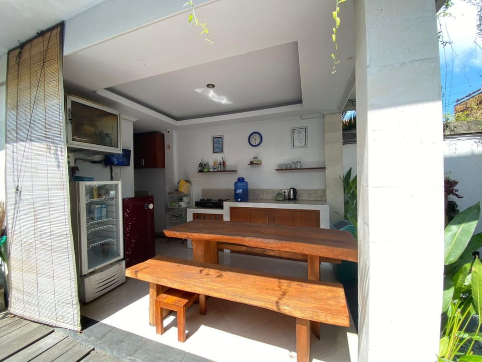 Canggu upasedana guesthouse Bed and Breakfast in North Kuta