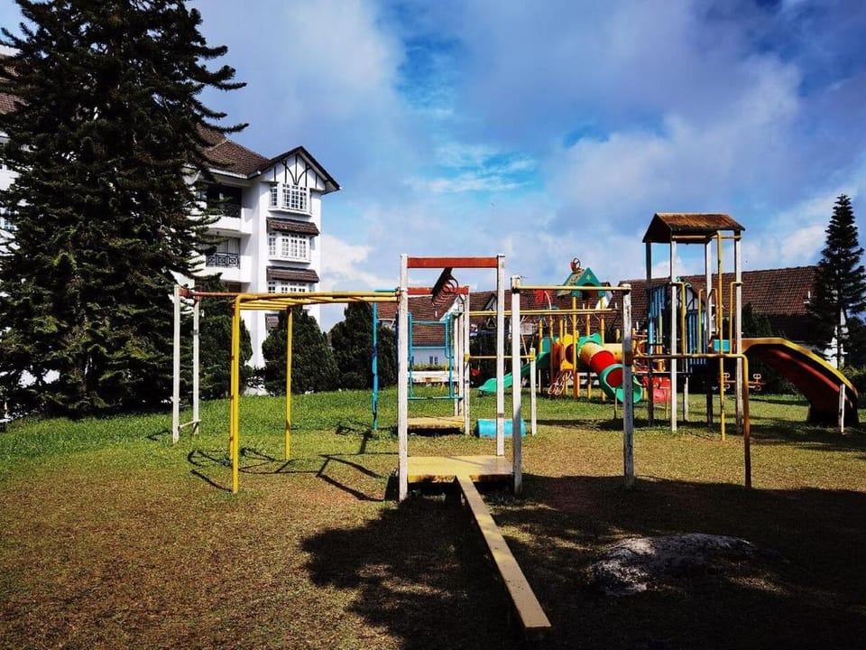 Day, Natural landscape, Children play ground, Evening entertainment