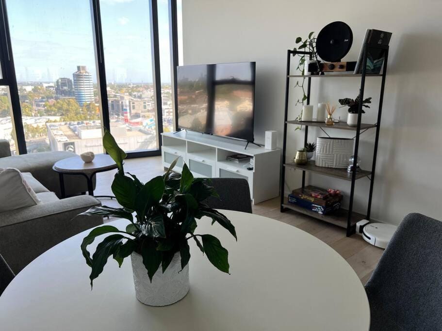 Luxury 3 Bed 2 Bath + car park at Melbourne Square Apartment in Southbank